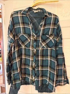 Umgee long sleeve blouse size medium. Great for fall.